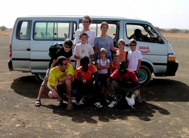 32- L'equipe de touristes dans le desert de Sal 
